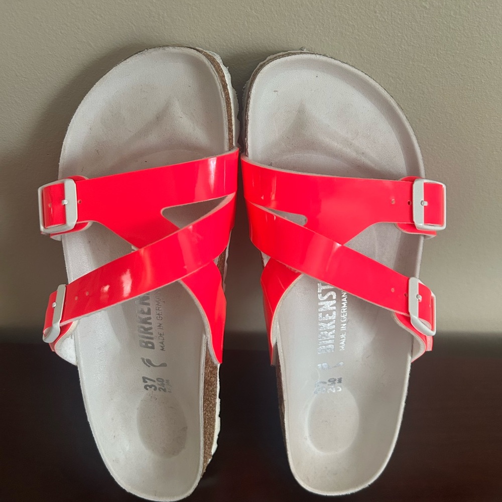 Birkenstock Mayari sandals in neon pink patent leather. Size 37. Worn twice. - Picture 7 of 7